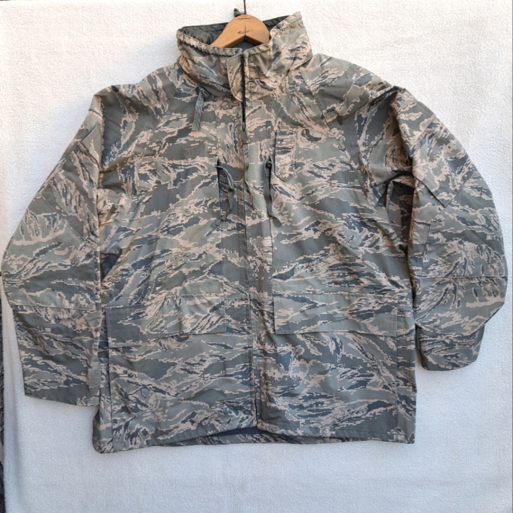 US Air Force Gor-Tex Raincoat Large XL Waterproof Digital Camouflage Hooded‎ EUC